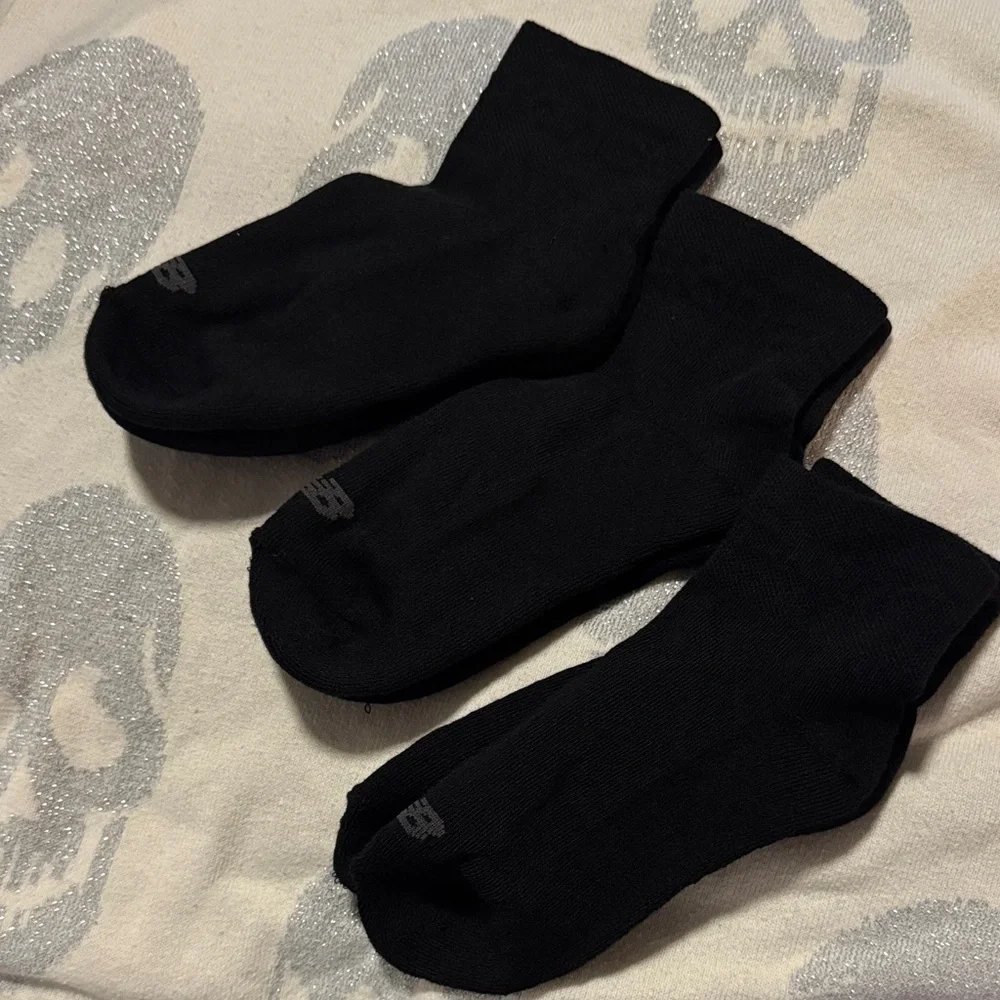 New Balance quarter black socks NWOT 3 pairs - Picture 1 of 4